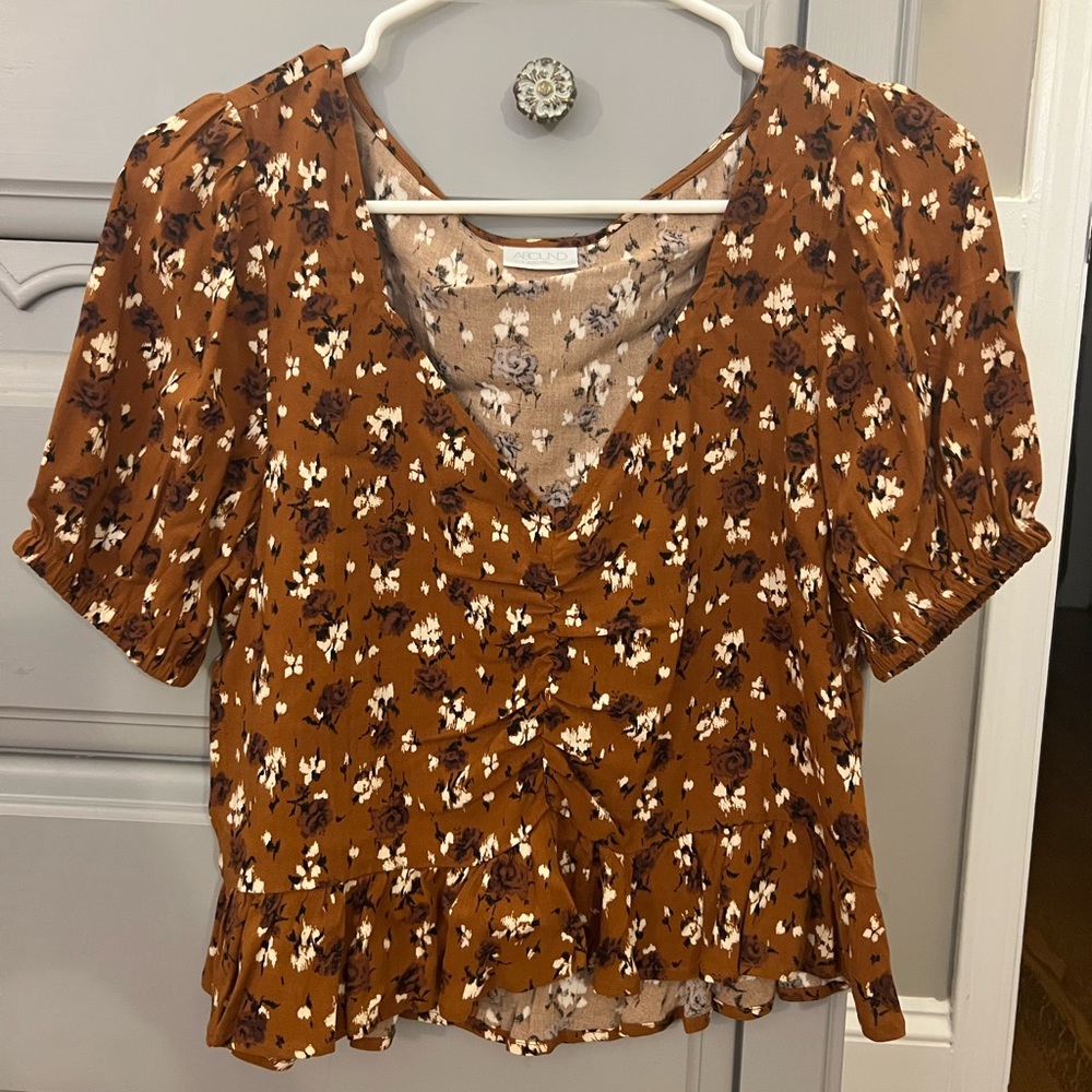 Short sleeve shirt, size small.